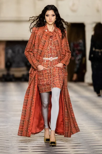 Look 28